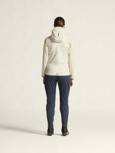 1907846-905000_ADV20Pursuit20Thermal20Jacket20W_closeup3