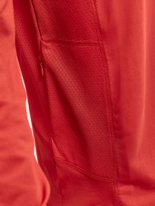 1908754-430000_ADV20Essence20LS20Tee_Closeup3