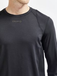 1908754-999000_ADV20Essence20LS20Tee_Closeup3