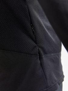 1908754-999000_ADV20Essence20LS20Tee_Closeup4