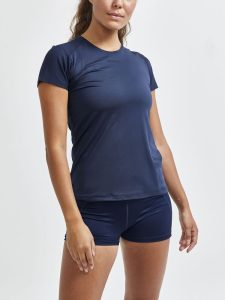 1908767-396000_ADV20Essence20SS20Slim20Tee_Closeup1