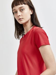 1908767-430000_ADV20Essence20SS20Slim20Tee_Closeup3