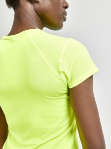 1908767-851000_ADV20Essence20SS20Slim20Tee_Closeup3