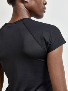 1908767-999000_ADV20Essence20SS20Slim20Tee_Closeup3