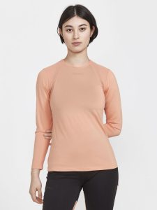 1908769-716000_ADV20Essence20LS20Tee20W_Closeup1