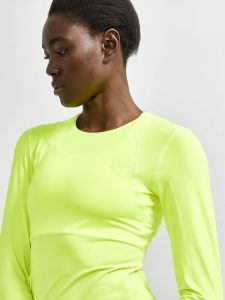 1908769-851000_ADV20Essence20LS20Tee_Closeup3