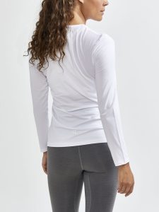 1908769-900000_ADV20Essence20LS20Tee_Closeup2