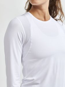 1908769-900000_ADV20Essence20LS20Tee_Closeup3