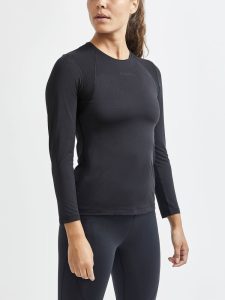 1908769-999000_ADV20Essence20LS20Tee_Closeup1
