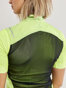 1908793-851000_Essence20Light20Wind20Vest_Closeup4