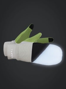 1909836-895851_ADV20Lumen20Fleece20Hybrid20Glove_Closeup1