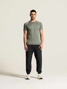 1909878-6470_Core20Unify20Training20Tee20M_closeup1