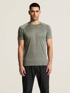 1909878-6470_Core20Unify20Training20Tee20M_closeup5