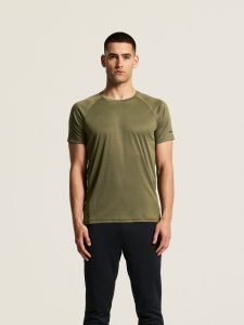 1909878-664000_Core20Unify20Training20Tee20M_closeup5