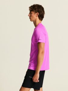 1909878-7660_Core20Unify20Training20Tee20M_closeup5