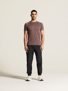 1909878-7880_Core20Unify20Training20Tee20M_closeup1