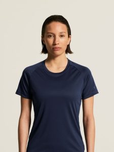 1909879-390000_Core20Unify20Training20Tee20W_closeup6