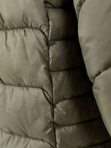 1910390-664000_CORE20Explore20Isolate20Jacket20M_Closeup4