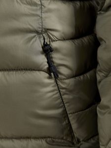 1910391-664000_CORE20Explore20Isolate20Jacket20W_Closeup4
