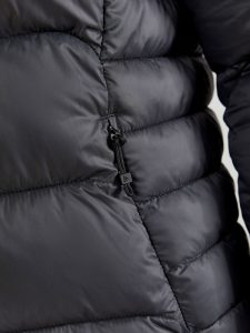 1910391-985000_CORE20Explore20Isolate20Jacket20W_Closeup4