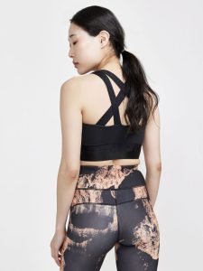1910502-999000_Core20Essence20Sports20Top20W_Closeup2