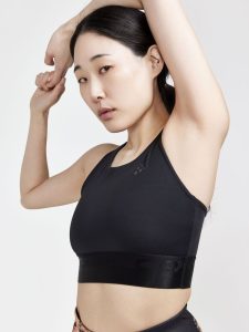 1910502-999000_Core20Essence20Sports20Top20W_Closeup3
