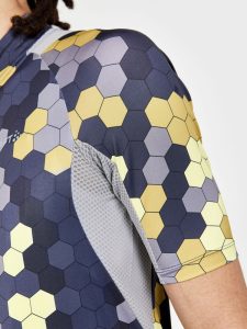 1910521-007541_Adv20Endur20Graphic20Jersey20M_Closeup4