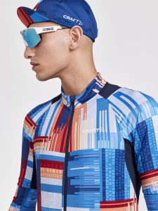 1910521-396007_Adv20Endur20Graphic20Jersey20M_Closeup3