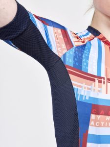 1910554-396007_Adv20Endur20Graphic20Jersey20W_Closeup5