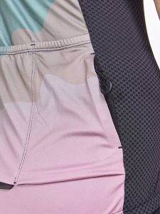 1910554-743007_Adv20Endur20Graphic20Jersey20W_Closeup4