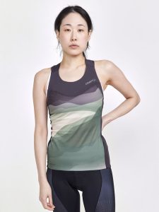 1910556-743007_Adv20Endur20Singlet20W_Closeup1
