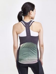 1910556-743007_Adv20Endur20Singlet20W_Closeup2