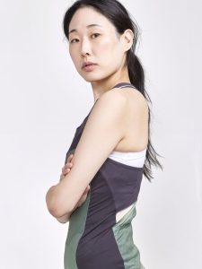 1910556-743007_Adv20Endur20Singlet20W_Closeup3