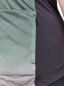 1910556-743007_Adv20Endur20Singlet20W_Closeup5