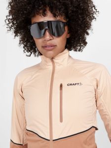 1910559-758791_Adv20Endur20Hydro20Jacket20W_Closeup3