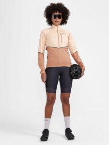 1910559-758791_Adv20Endur20Hydro20Jacket20W_Closeup5