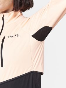 1910559-840999_Adv20Endur20Hydro20Jacket20W_Closeup4