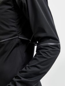 1910559-999000_Adv20Endur20Hydro20Jacket20W_Closeup3
