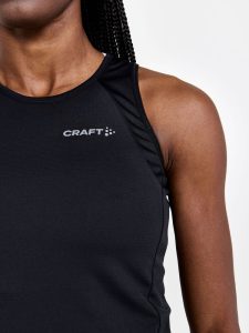 1910563-999000_Core20Endur20Singlet20W_Closeup4