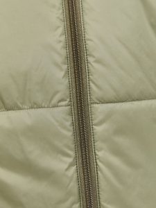 1910986-664000_CORE20Light20Padded20Vest20M_Closeup4