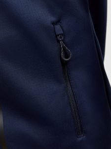 1910992-396000_ADV20Explore20Soft20Shell20Jacket20M_Closeup3