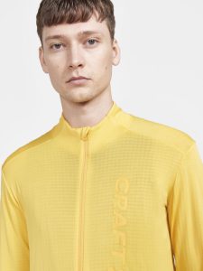 1911170-549000_Core20Bike20SubZ20LS20Jersey20M_Closeup3
