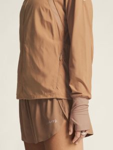1911241-246000_ADV20Essence20Wind20Jacket20W_closeup5