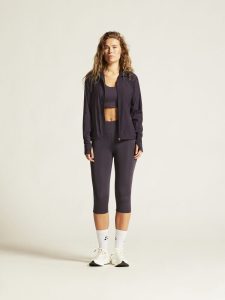 1911241-499000_ADV20Essence20Wind20Jacket20W_closeup1