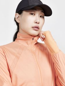 1911241-716000_ADV20Essence20Wind20Jacket20W_Closeup5