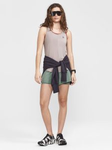 1911243-230000_Core20Essence20Singlet20W_Closeup4
