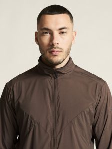 1911443-286000_ADV20Essence20Wind20Jacket20M_closeup5