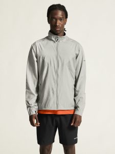 1911443-918000_20ADV20Essence20Wind20Jacket20M_closeup4