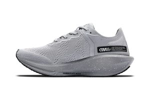 1911537-914926_CTM20Ultra20Carbon20Race20Rebel20W_Closeup1