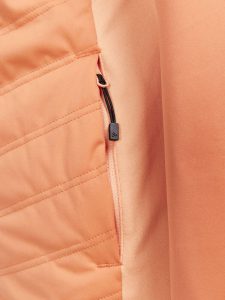 1911670-716732_ADV20Essence20Warm20Jacket20W_Closeup4